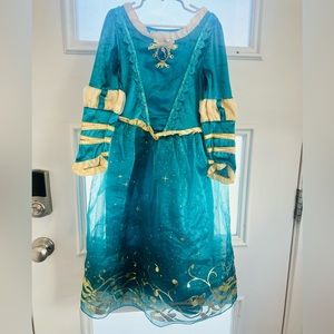 Disney Store "Merida" dress 5/6 with Large Stuffed Horse